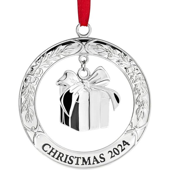Christmas Silver 3" x 3" Wreath with Gift Box Pendant Engraved Tree Ornament - Picture 1 of 10